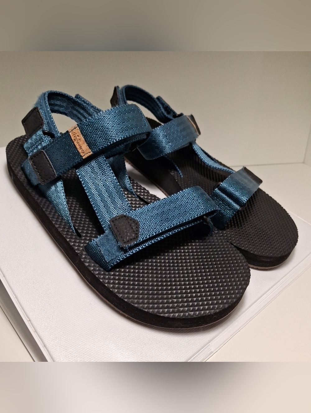 Freewaters Teal Strappy Walking Sandals - Size 7 Like New